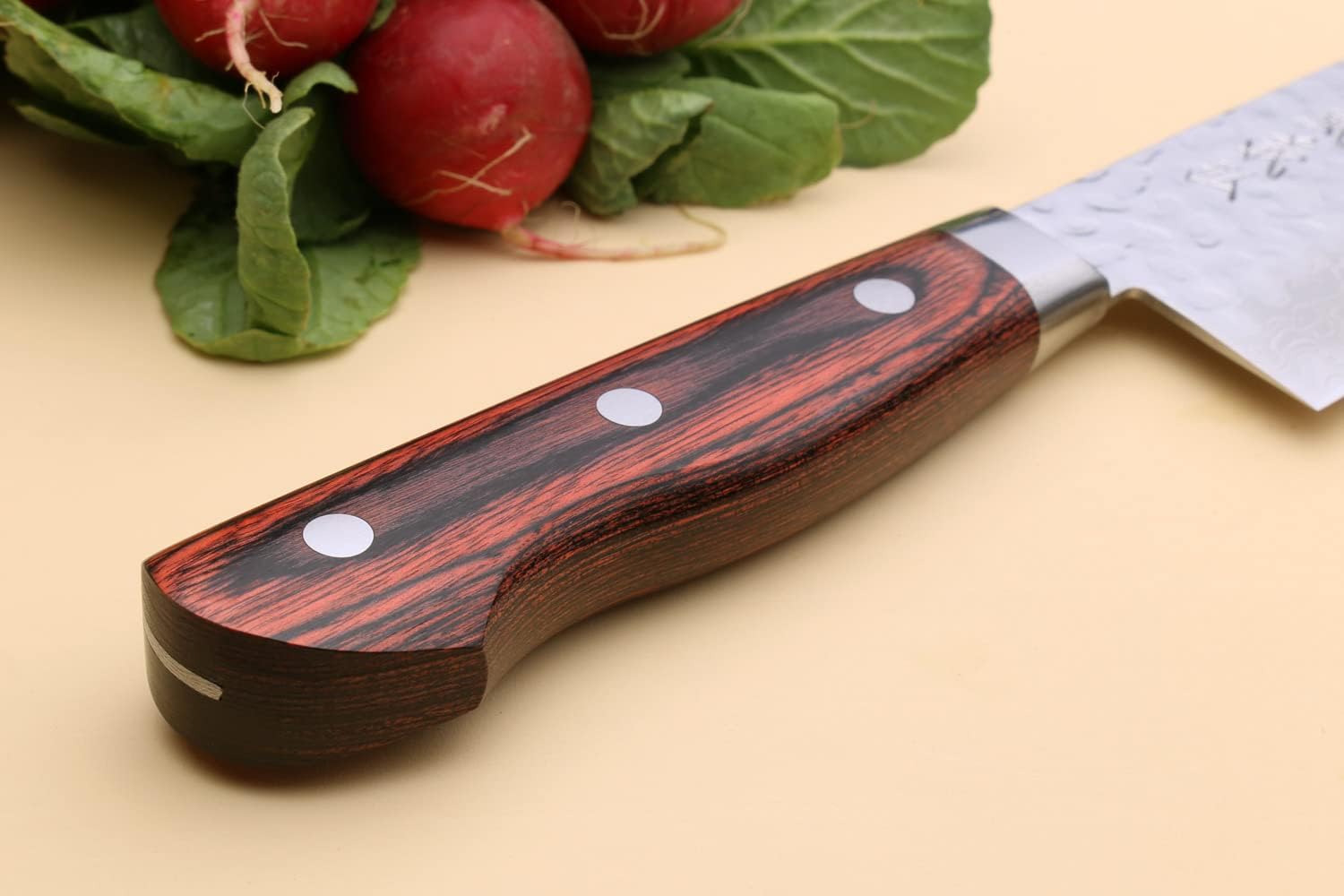 Yoshihiro VG10 16 Layer Hammered Damascus Stainless Steel Santoku Chefs Knife (7'' (180mm))